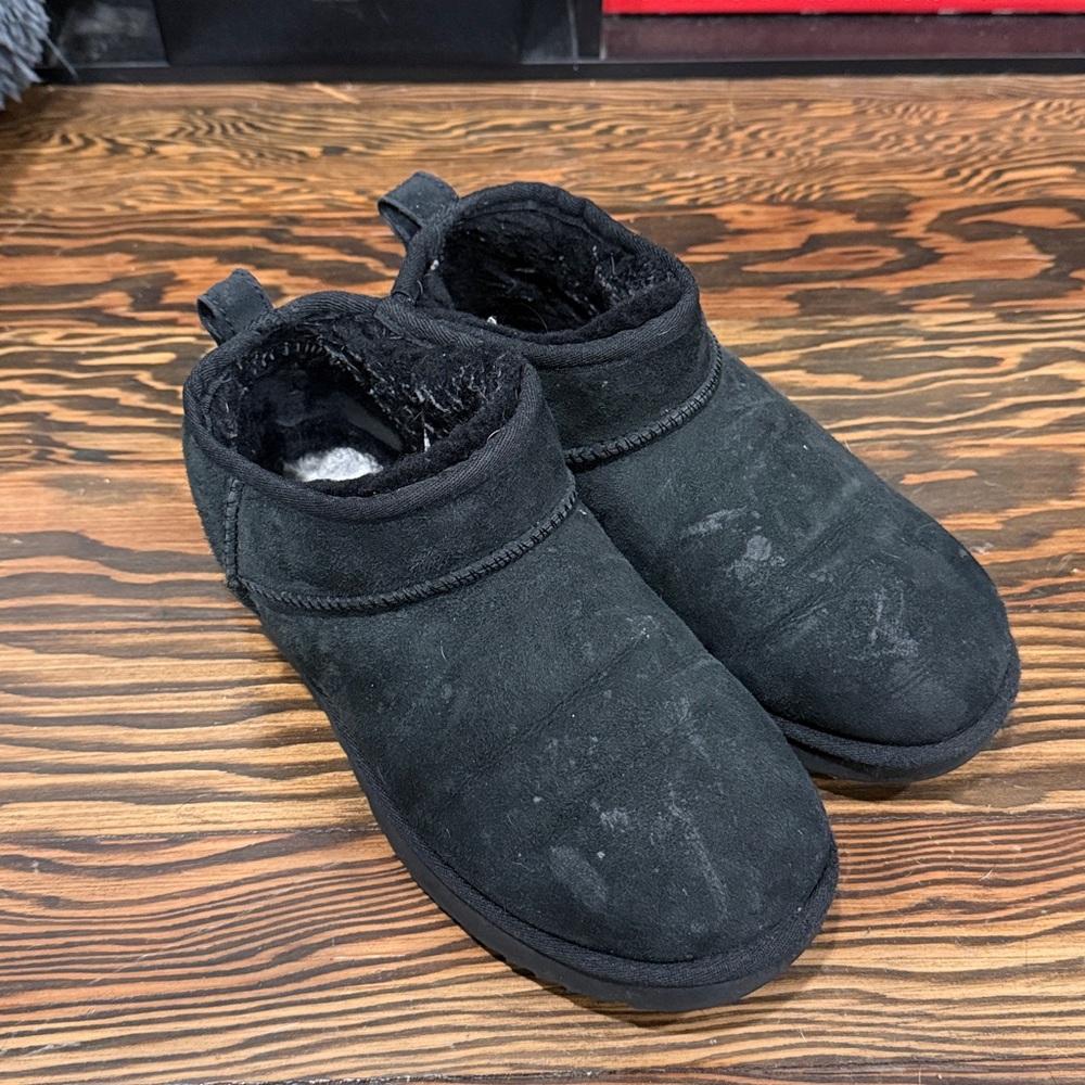 Women’s black ultra mini Uggs
